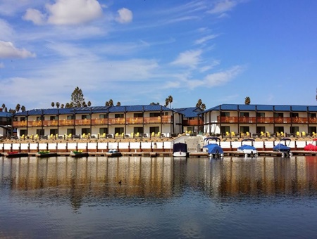 Lakehouse Hotel and Resort, Pet Friendly hotel in Carlsbad, California; dogs allowed hotels in Carlsbad California